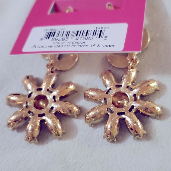🎉HP🎉NWT Betsey Johnson Daisy Earrings - Picture 5 of 7